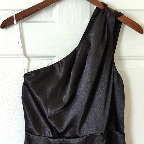 Lulu's On the Guest List Satin One-Shoulder Formal A-Line Maxi Dress Black Small - Picture 3 of 16